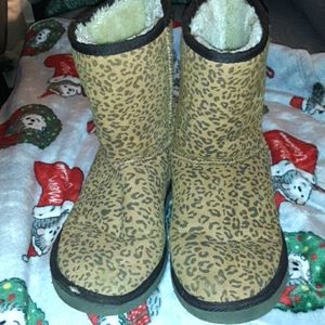 UGG Leaopard short classic